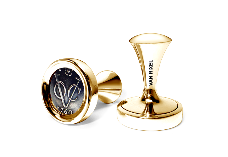 Een paar luxe, hoogwaardige, exclusieve en handgemaakte High End manchetknopen in 18 kt Geelgoud met zilveren VOC Duit - MII